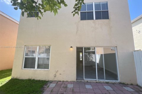 House in Margate, Florida 3 bedrooms, 113.53 sq.m. № 1871810 - photo 13
