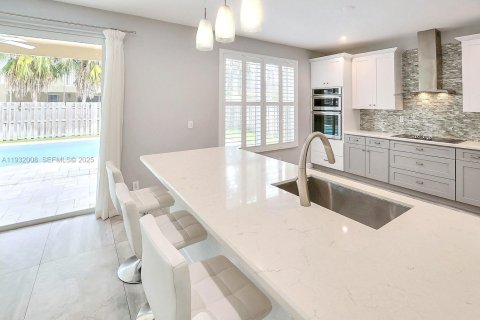Снять в аренду виллу или дом в Уэстон, Флорида 4 спальни, 238.76м2, № 1990669 - фото 13