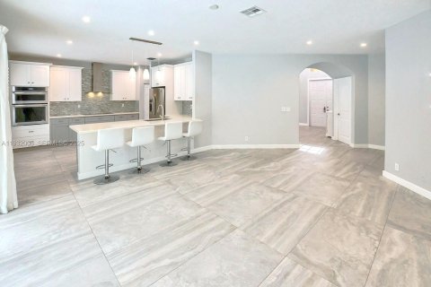 Снять в аренду виллу или дом в Уэстон, Флорида 4 спальни, 238.76м2, № 1990669 - фото 12