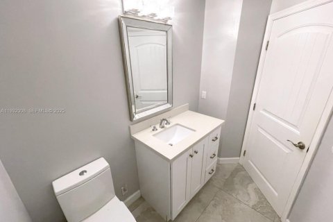 Снять в аренду виллу или дом в Уэстон, Флорида 4 спальни, 238.76м2, № 1990669 - фото 19