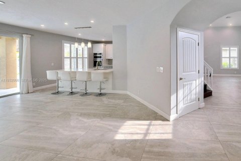 Снять в аренду виллу или дом в Уэстон, Флорида 4 спальни, 238.76м2, № 1990669 - фото 11