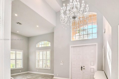 Снять в аренду виллу или дом в Уэстон, Флорида 4 спальни, 238.76м2, № 1990669 - фото 5