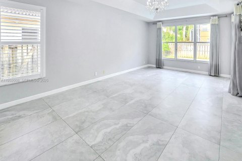 Снять в аренду виллу или дом в Уэстон, Флорида 4 спальни, 238.76м2, № 1990669 - фото 25