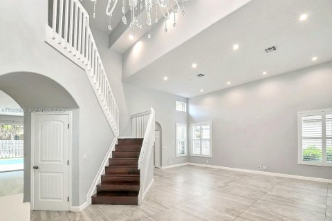 Снять в аренду виллу или дом в Уэстон, Флорида 4 спальни, 238.76м2, № 1990669 - фото 9