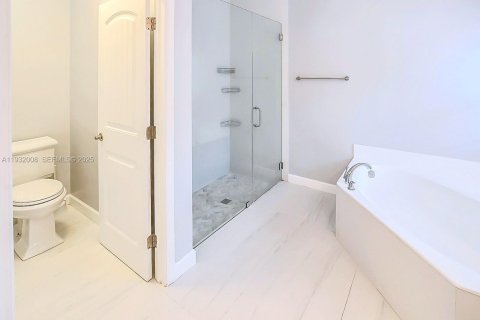 Снять в аренду виллу или дом в Уэстон, Флорида 4 спальни, 238.76м2, № 1990669 - фото 27