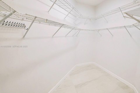 Снять в аренду виллу или дом в Уэстон, Флорида 4 спальни, 238.76м2, № 1990669 - фото 30