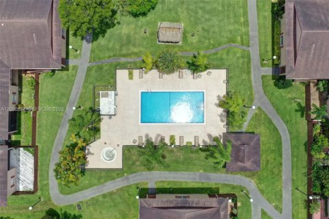 Condo in Miami, Florida, 2 bedrooms  № 2067899 - photo 19