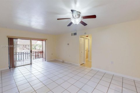 Condo in Miami, Florida, 2 bedrooms  № 2067899 - photo 5
