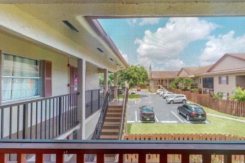 Condo in Miami, Florida, 2 bedrooms  № 2067899 - photo 16