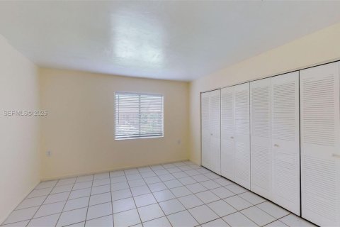 Condo in Miami, Florida, 2 bedrooms  № 2067899 - photo 8