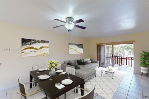 Condo in Miami, Florida, 2 bedrooms  № 2067899 - photo 3