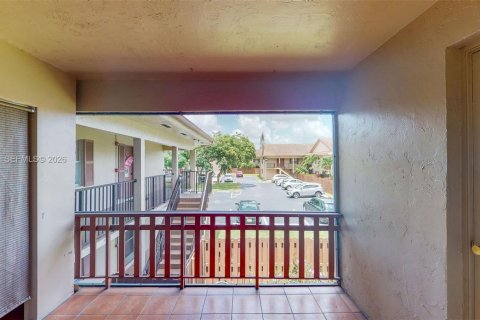 Condo in Miami, Florida, 2 bedrooms  № 2067899 - photo 15