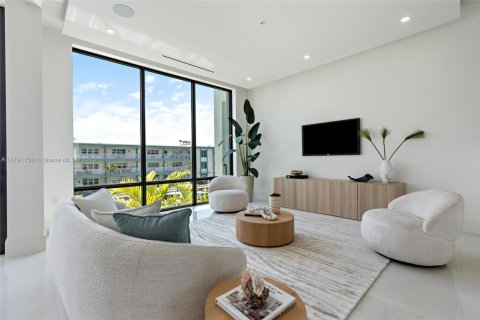 Townhouse in North Miami Beach, Florida 4 bedrooms, 326.64 sq.m. № 1745624 - photo 10
