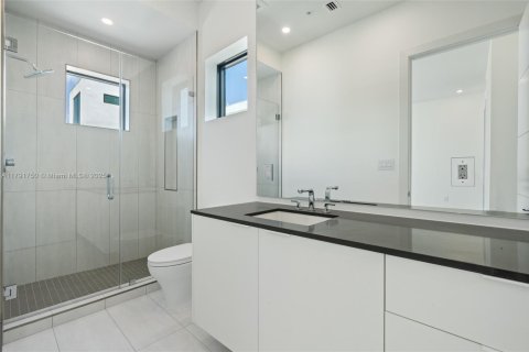 Townhouse in North Miami Beach, Florida 4 bedrooms, 326.64 sq.m. № 1745624 - photo 15