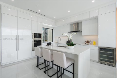 Townhouse in North Miami Beach, Florida 4 bedrooms, 326.64 sq.m. № 1745624 - photo 2