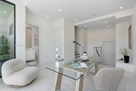 Townhouse in North Miami Beach, Florida 4 bedrooms, 326.64 sq.m. № 1745624 - photo 30