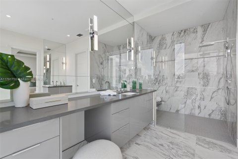 Townhouse in North Miami Beach, Florida 4 bedrooms, 326.64 sq.m. № 1745624 - photo 20