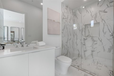 Townhouse in North Miami Beach, Florida 4 bedrooms, 326.64 sq.m. № 1745624 - photo 13