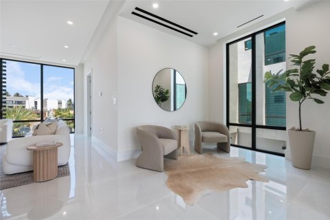 Townhouse in North Miami Beach, Florida 4 bedrooms, 326.64 sq.m. № 1745624 - photo 7