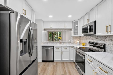 Condo in Stuart, Florida, 2 bedrooms  № 2176749 - photo 6