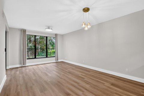 Condo in Stuart, Florida, 2 bedrooms  № 2176749 - photo 13