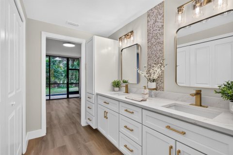 Condo in Stuart, Florida, 2 bedrooms  № 2176749 - photo 26