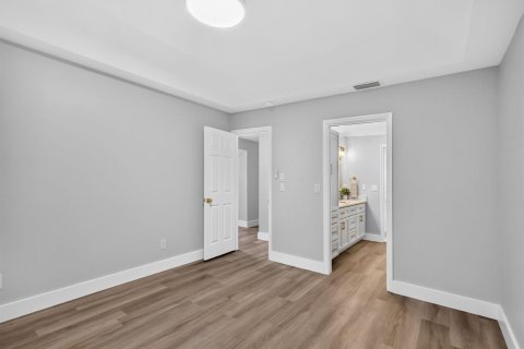 Condo in Stuart, Florida, 2 bedrooms  № 2176749 - photo 21