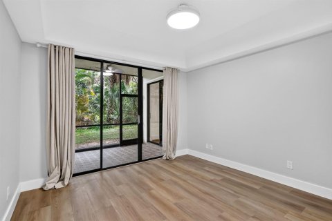 Condo in Stuart, Florida, 2 bedrooms  № 2176749 - photo 23