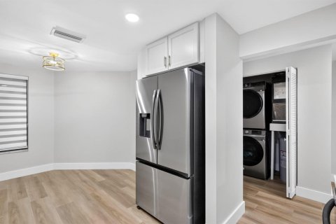 Condo in Stuart, Florida, 2 bedrooms  № 2176749 - photo 9