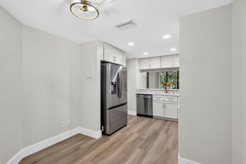 Condo in Stuart, Florida, 2 bedrooms  № 2176749 - photo 11