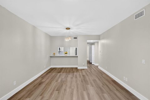 Condo in Stuart, Florida, 2 bedrooms  № 2176749 - photo 17