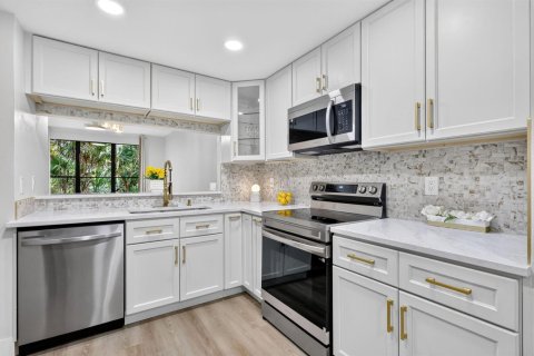 Condo in Stuart, Florida, 2 bedrooms  № 2176749 - photo 7
