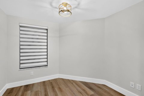 Condo in Stuart, Florida, 2 bedrooms  № 2176749 - photo 10