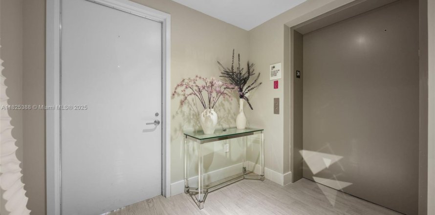 Condominio en Miami, Florida, 2 dormitorios № 1799059