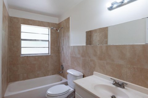 Снять в аренду виллу или дом в Мангония-Парк, Флорида 3 комнаты, 120.4м2, № 2184935 - фото 5