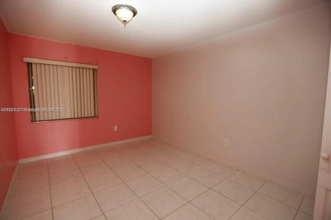 Casa en alquiler en Miami, Florida, 2 dormitorios, 107.49 m2 № 1889352 - foto 20