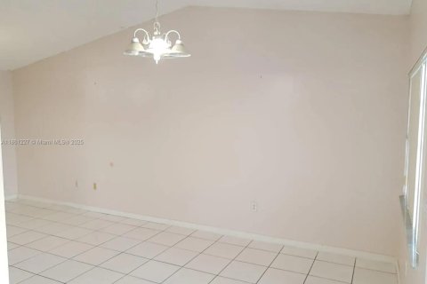 Casa en alquiler en Miami, Florida, 2 dormitorios, 107.49 m2 № 1889352 - foto 8