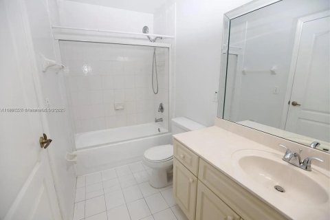 Casa en alquiler en Miami, Florida, 2 dormitorios, 107.49 m2 № 1889352 - foto 15