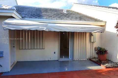 Casa en alquiler en Miami, Florida, 2 dormitorios, 107.49 m2 № 1889352 - foto 19