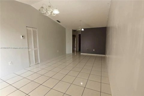 Casa en alquiler en Miami, Florida, 2 dormitorios, 107.49 m2 № 1889352 - foto 13
