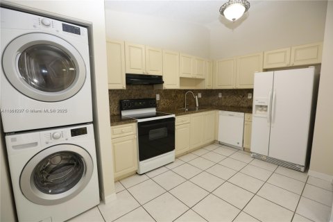 Casa en alquiler en Miami, Florida, 2 dormitorios, 107.49 m2 № 1889352 - foto 6