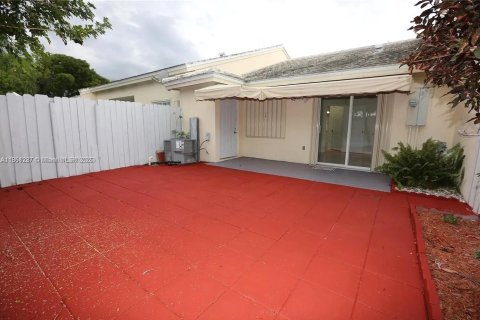 Casa en alquiler en Miami, Florida, 2 dormitorios, 107.49 m2 № 1889352 - foto 18