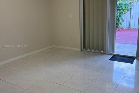 Casa en alquiler en Miami, Florida, 2 dormitorios, 107.49 m2 № 1889352 - foto 21