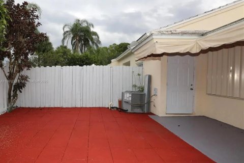 Casa en alquiler en Miami, Florida, 2 dormitorios, 107.49 m2 № 1889352 - foto 17