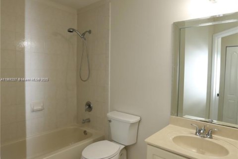 Casa en alquiler en Miami, Florida, 2 dormitorios, 107.49 m2 № 1889352 - foto 10