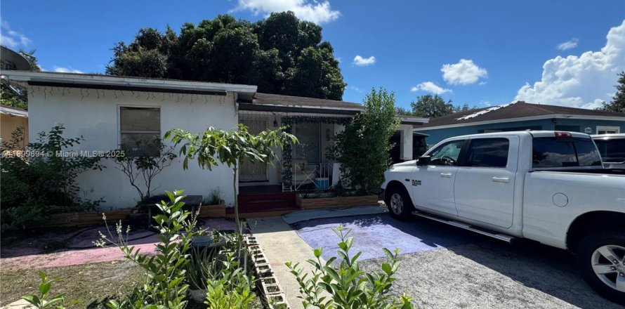 Дом в Майами, Флорида 3 спальни, 93.09м2 № 1955379