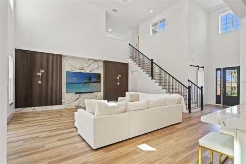 Casa en venta en Brooksville, Florida, 5 dormitorios, 418.71 m2 № 1914097 - foto 10