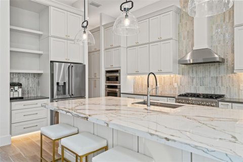 Casa en venta en Brooksville, Florida, 5 dormitorios, 418.71 m2 № 1914097 - foto 17