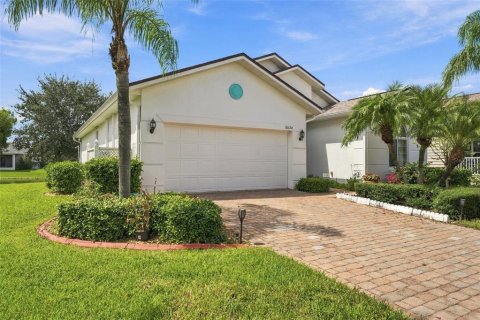 House in Punta Gorda, Florida 3 bedrooms, 166.11 sq.m. № 2388169 - photo 2