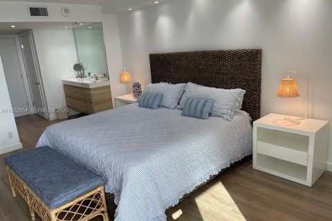 Condo in Sunny Isles Beach, Florida, 2 bedrooms  № 2052752 - photo 14